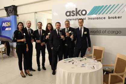 Asko-Stand mit Team Rumänien und Österreich